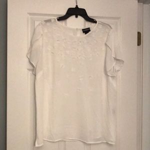 Beautiful white top perfect for work business casual or proper